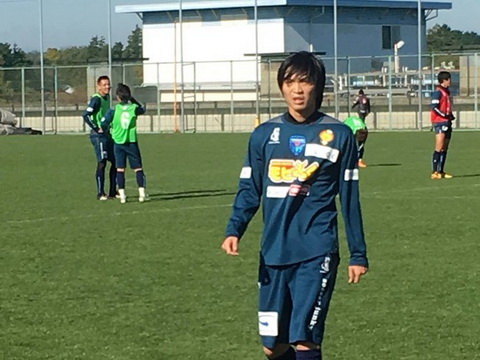Tuấn Anh ký hợp đồng với Yokohama ngày 12/12